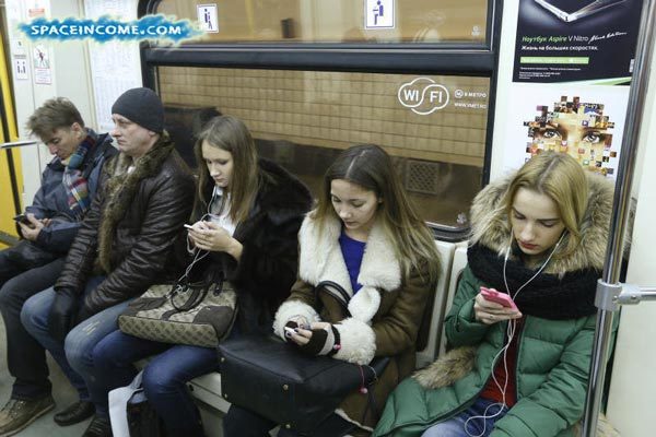 Люди-зомби в московском метро